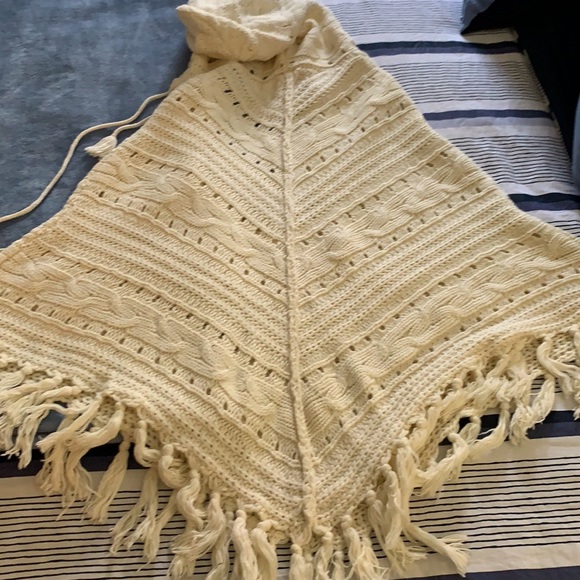 Poncho Sweeter - Picture 8 of 8